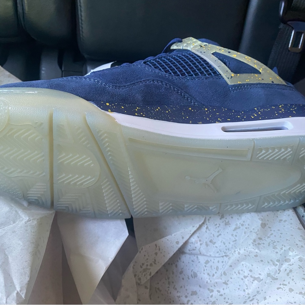 Air Jordan’s 4 ‘s retro Michigan blue